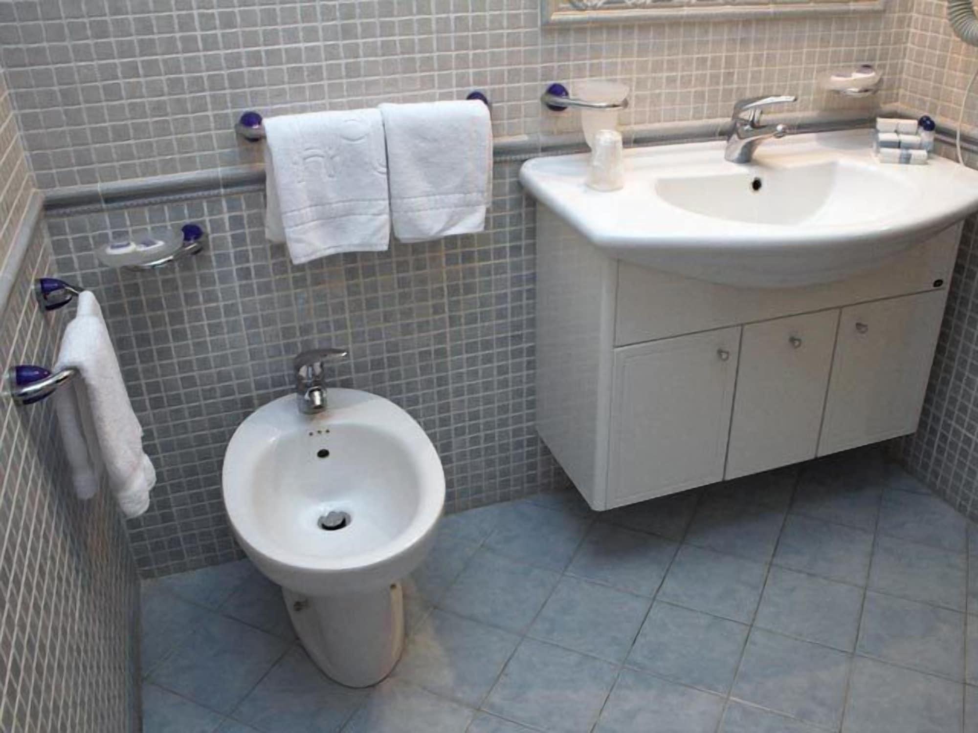 רג'יו די קאלאבריה Hotel Apan מראה חיצוני תמונה